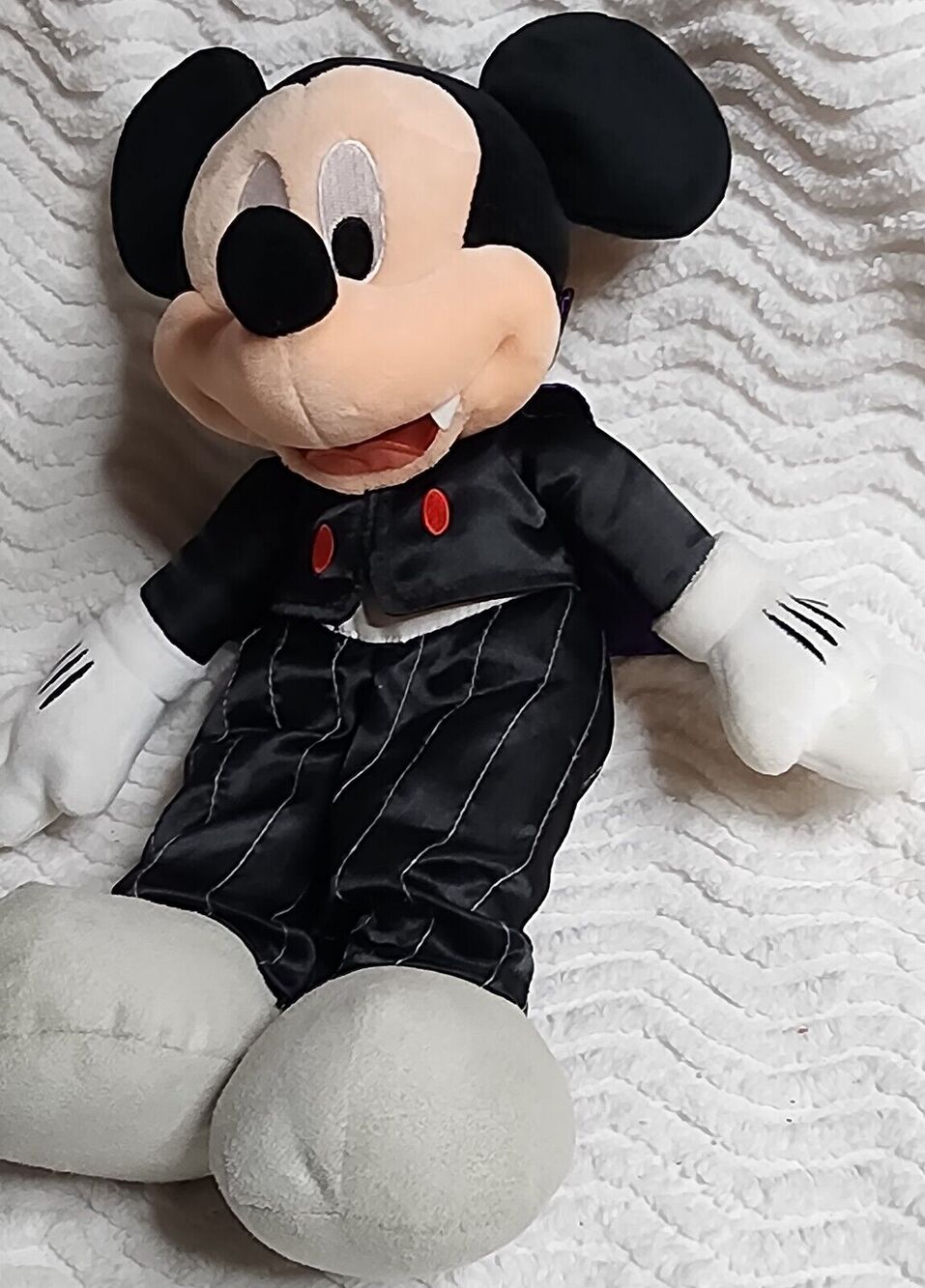 DISNEY Mickey Mouse VAMPIRE Plush Hallmark Exclusive HALLOWEEN Toy 13” EuC